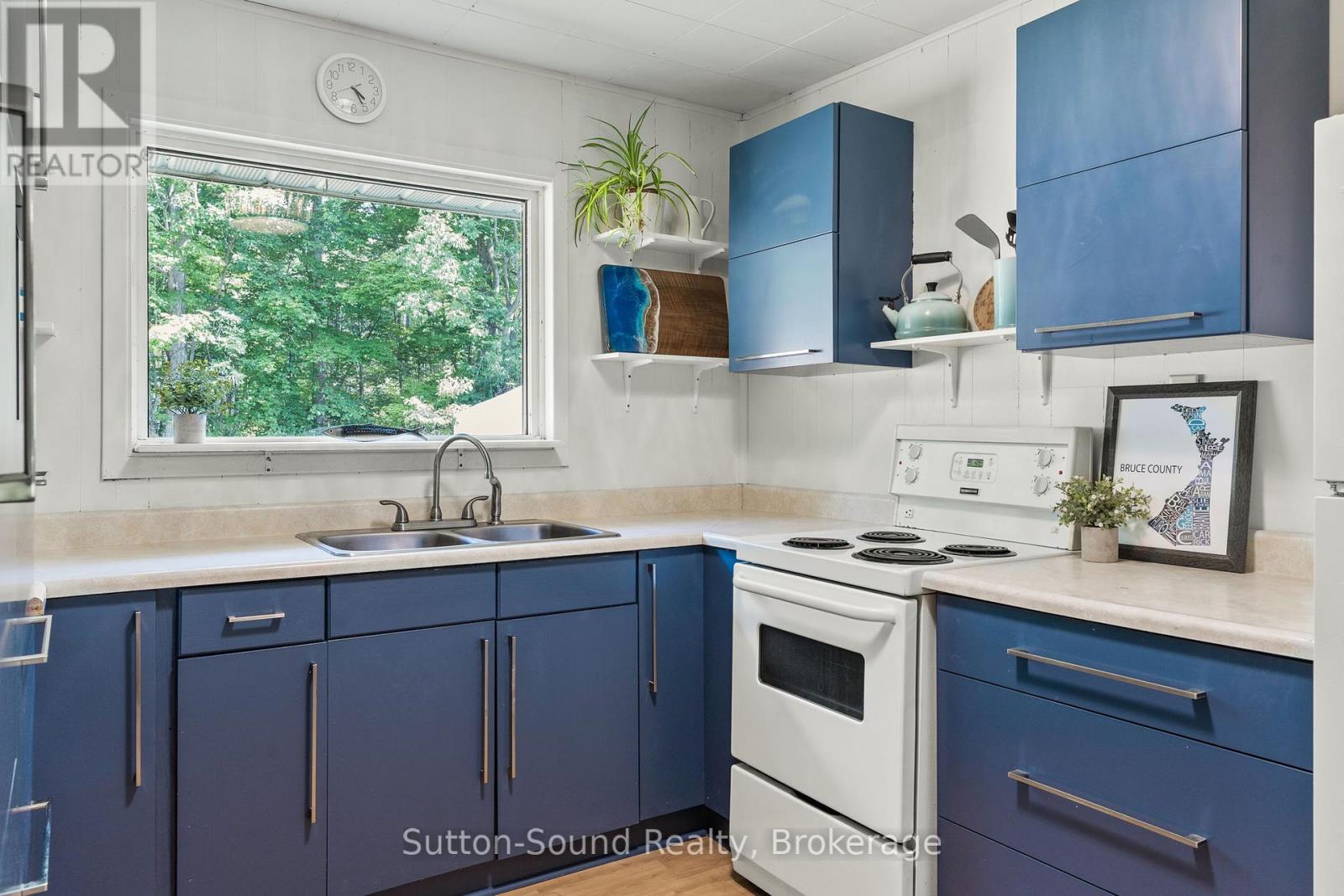 29 Avele Road, South Bruce Peninsula, Ontario  N0H 1X0 - Photo 12 - X12288017