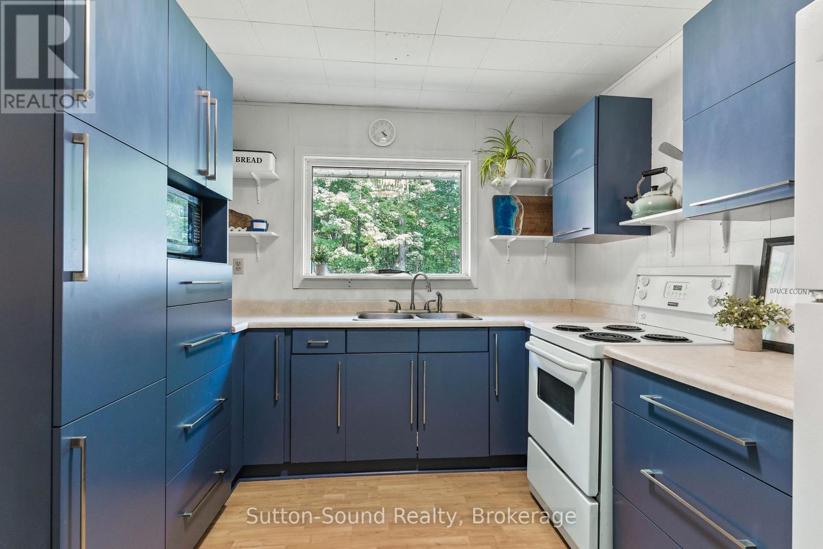 29 Avele Road, South Bruce Peninsula, Ontario  N0H 1X0 - Photo 13 - X12288017
