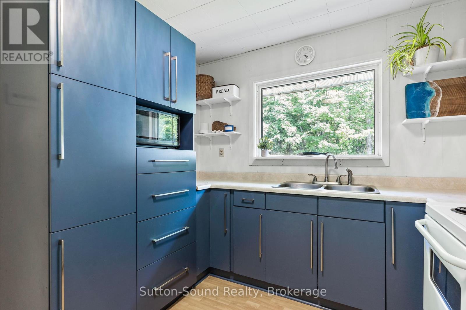 29 Avele Road, South Bruce Peninsula, Ontario  N0H 1X0 - Photo 14 - X12288017