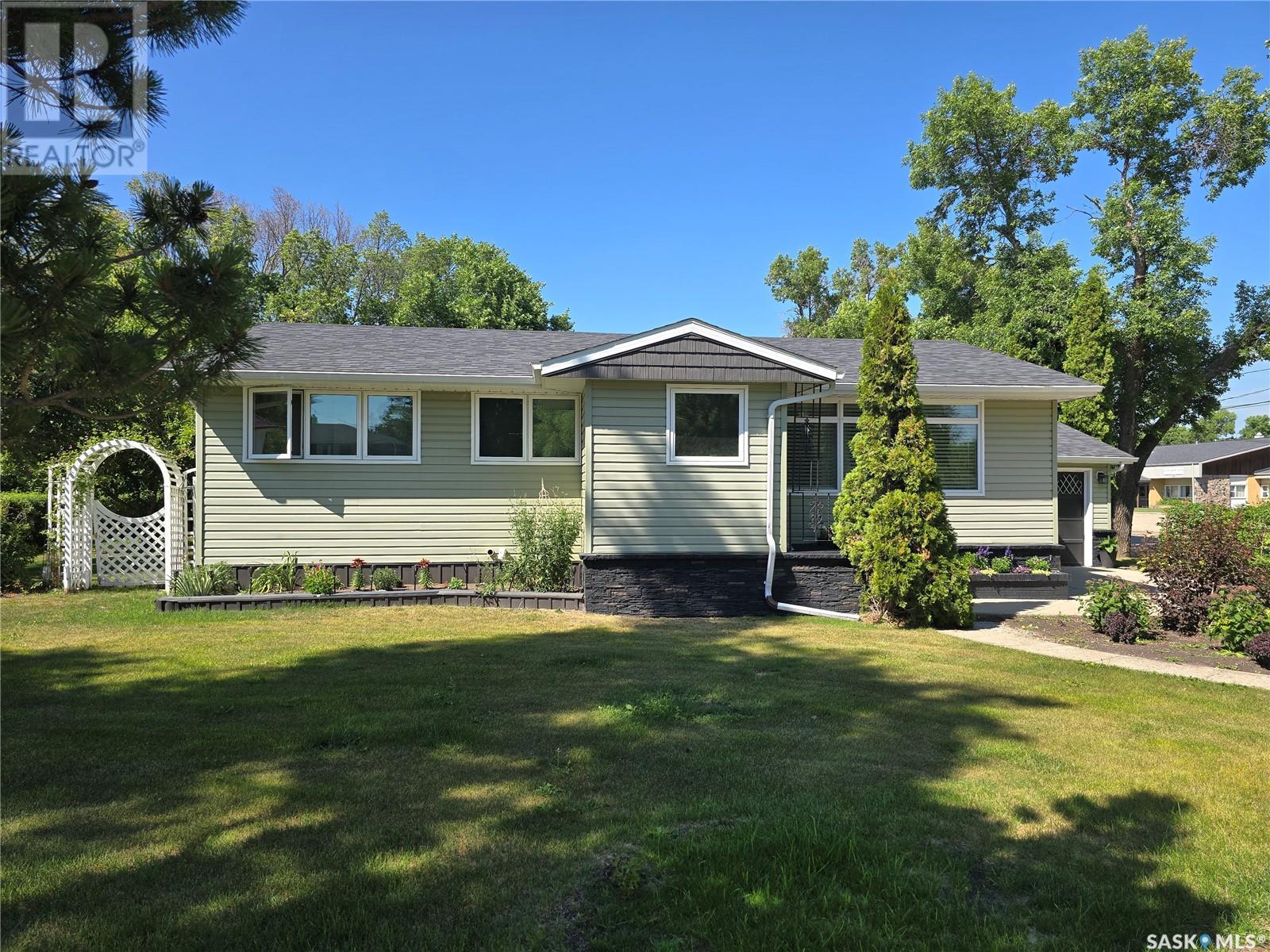 708 Wolseley Avenue, Grenfell, Saskatchewan  S0G 2B0 - Photo 3 - SK012766