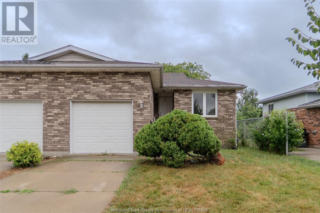MLS# 25017994: 8 EMERSON AVENUE, Leamington, Canada