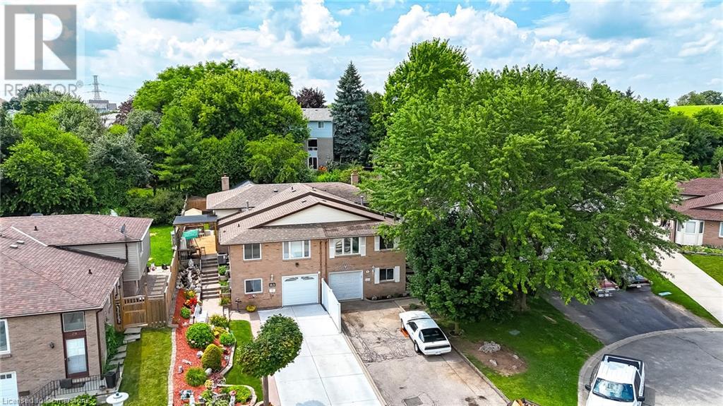 Property at 85 FROBISHER Court image 4
