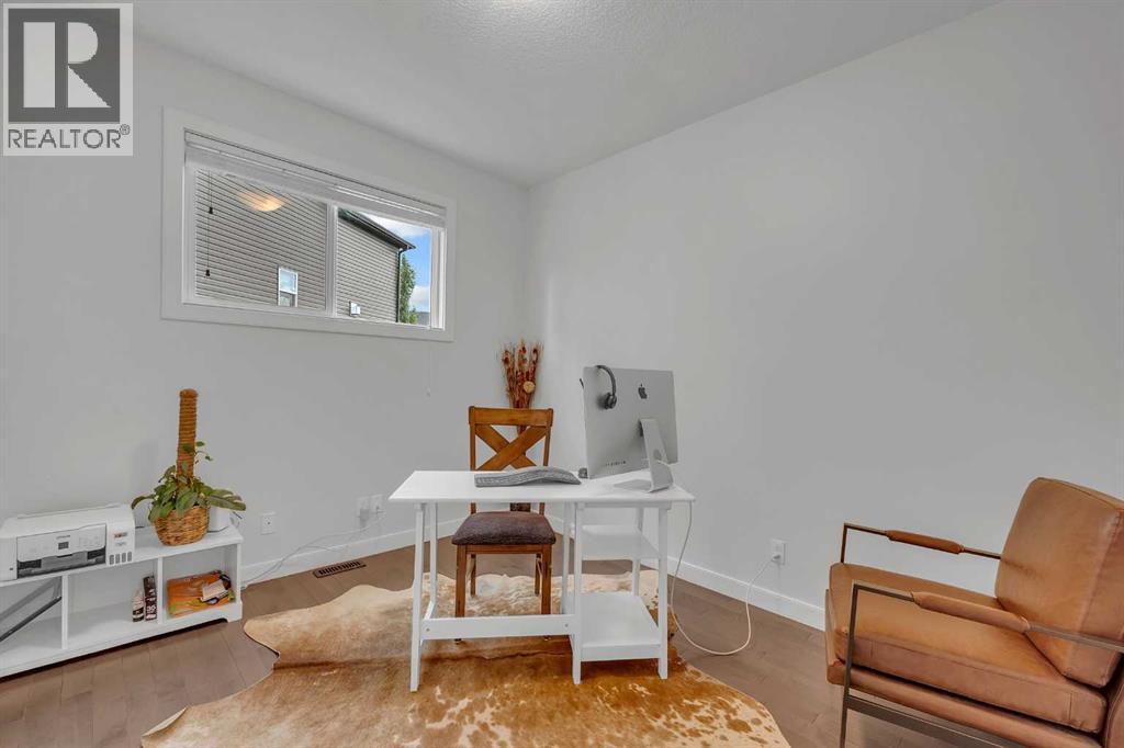 Property at 2667 Ravenslea Gardens SE image 3