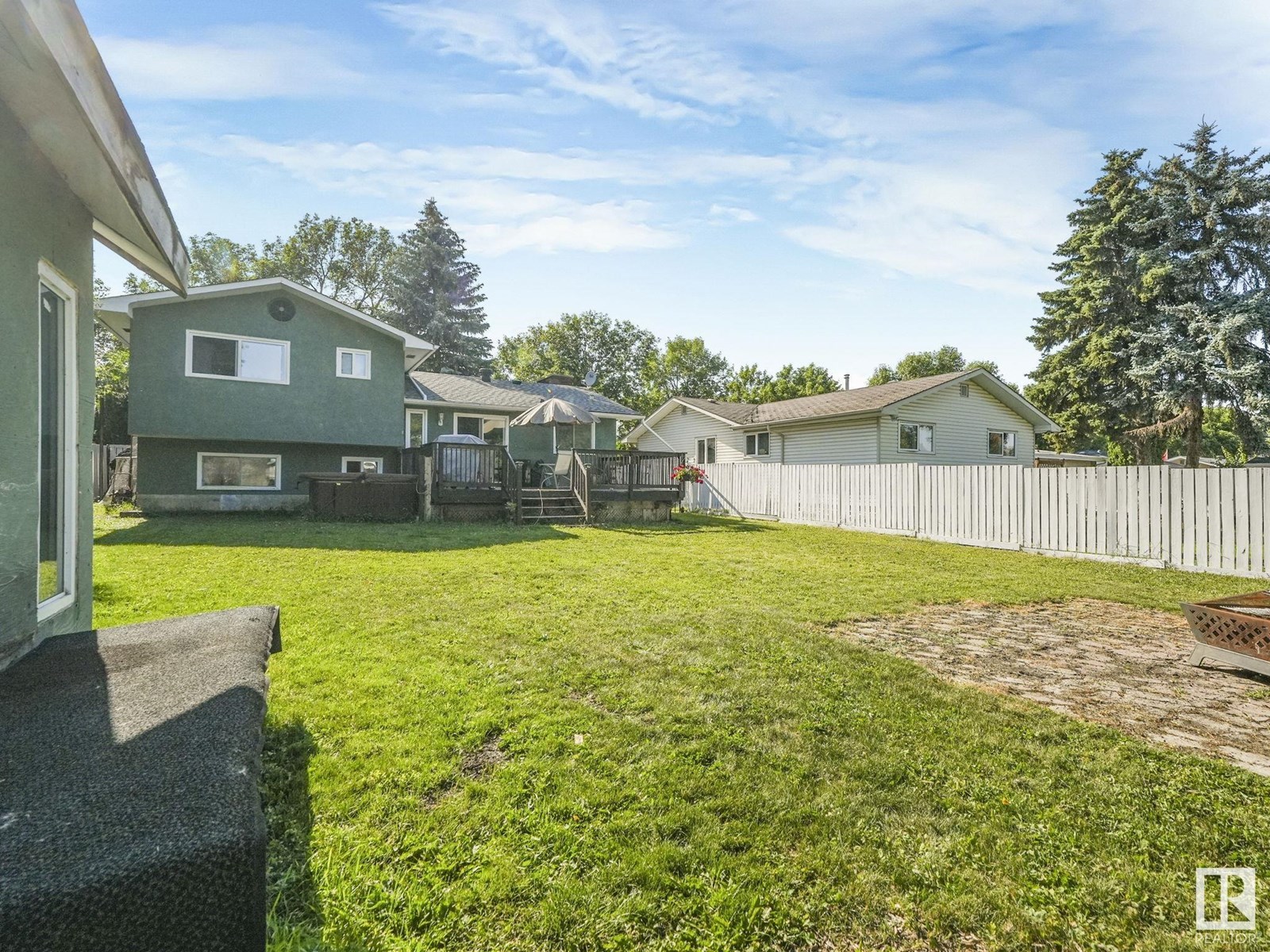 Property at 15107 65 ST NW image 1