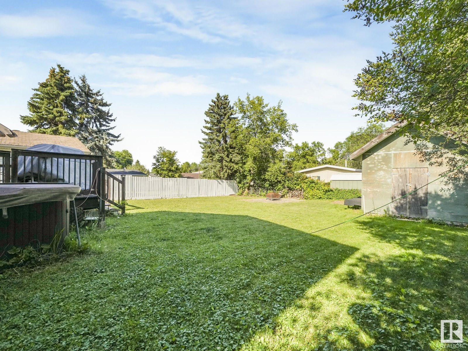 Property at 15107 65 ST NW image 2