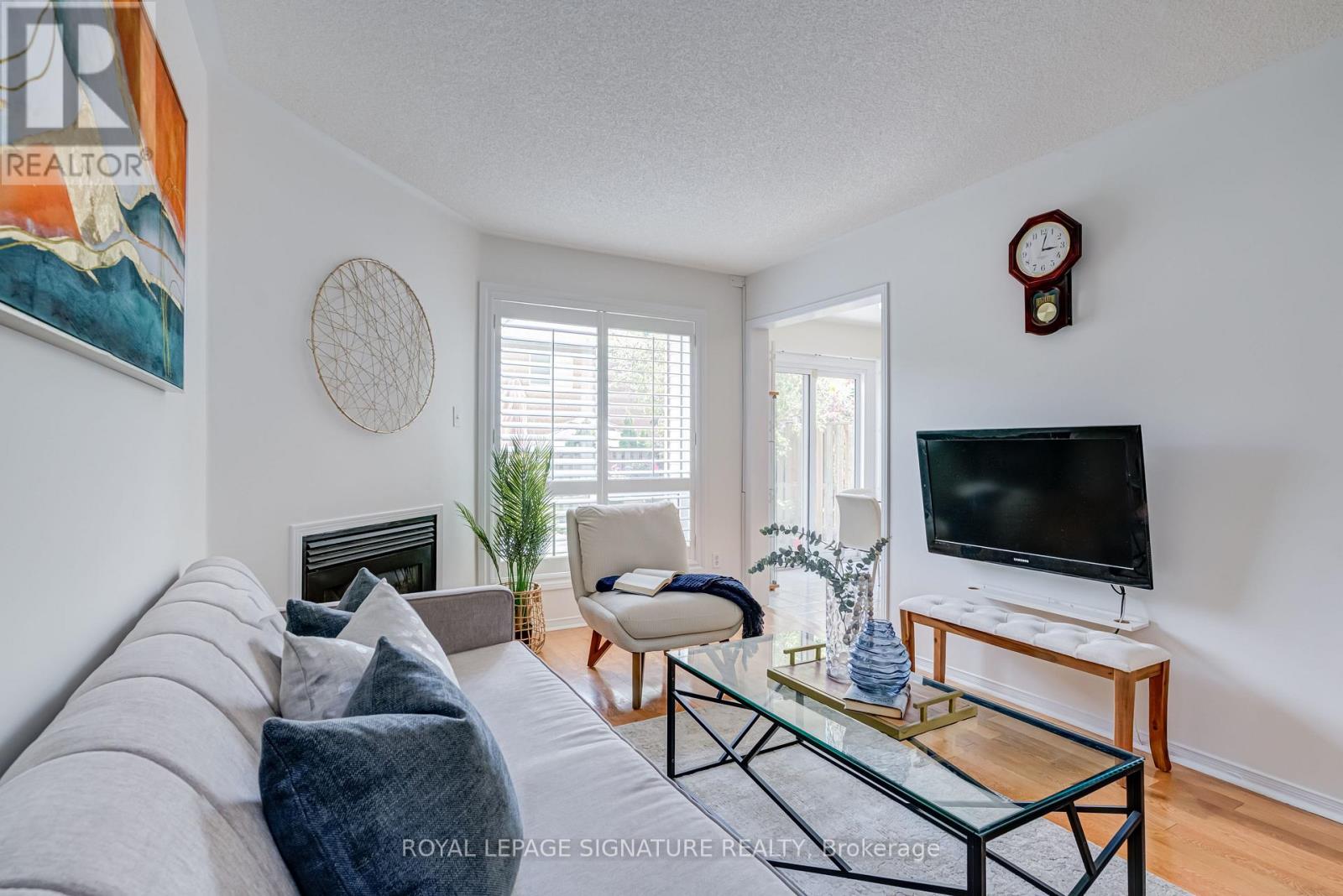 61 Cedarwood Crescent, Brampton, Ontario  L6X 4J9 - Photo 13 - W12287946