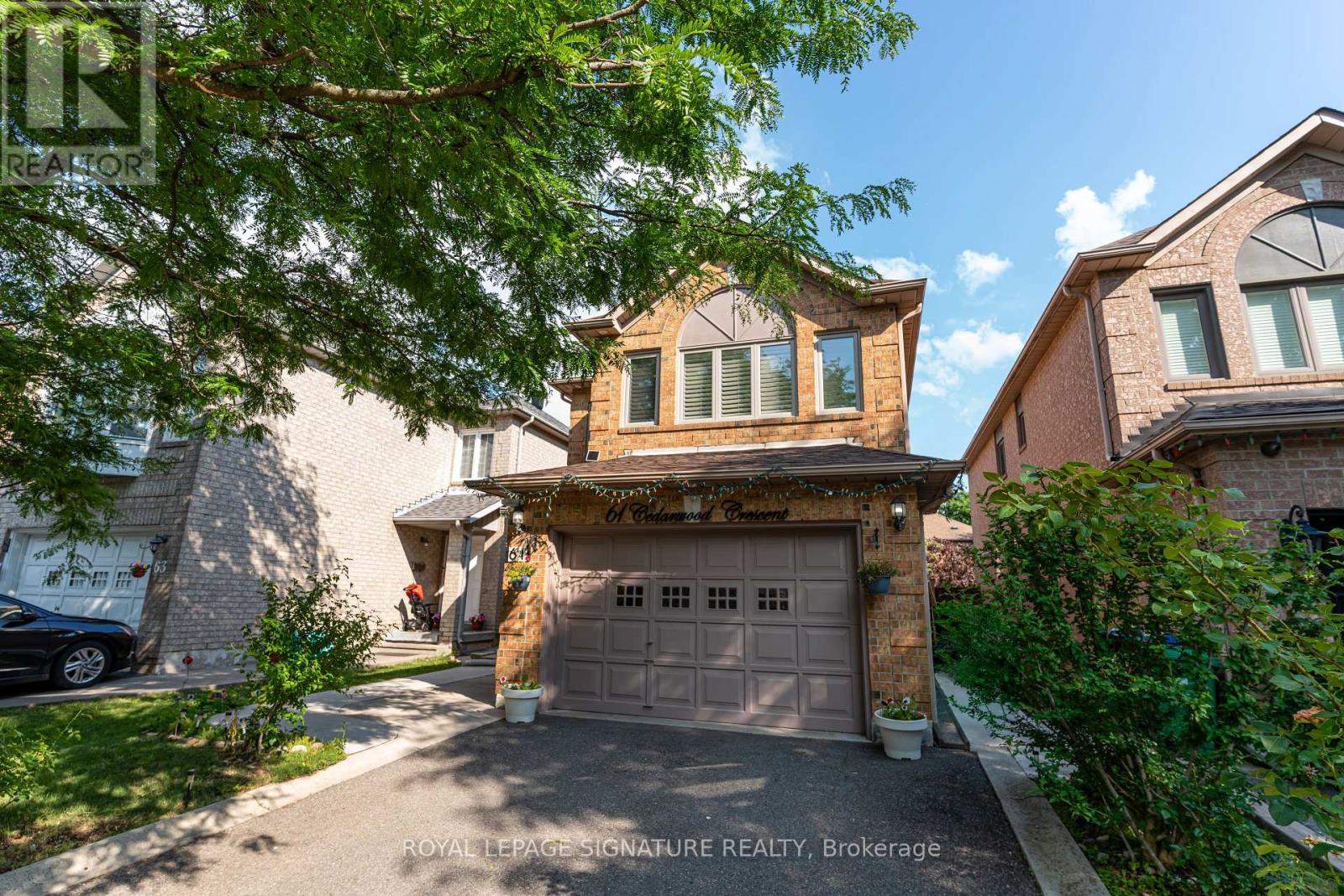 61 Cedarwood Crescent, Brampton, Ontario  L6X 4J9 - Photo 2 - W12287946