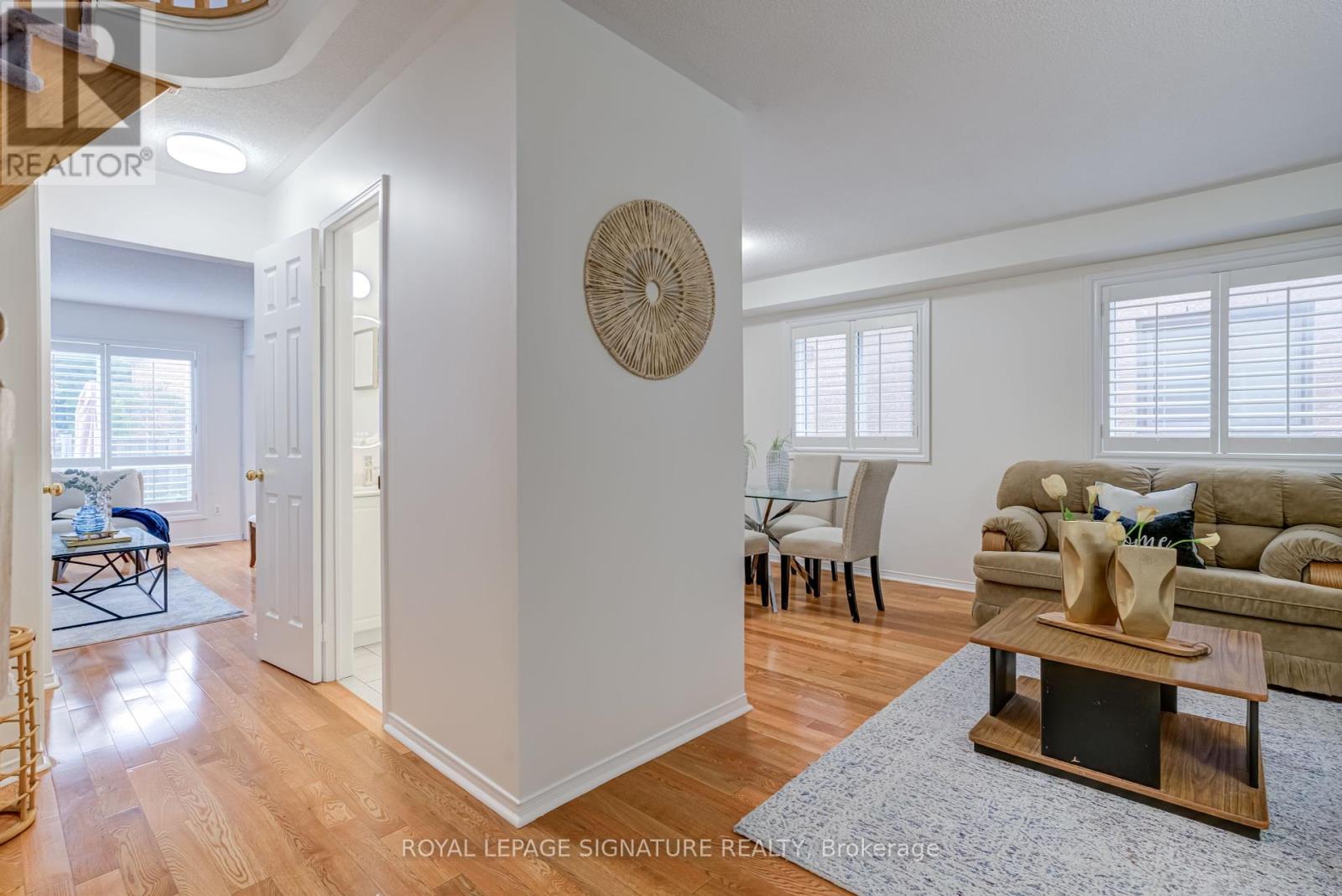 61 Cedarwood Crescent, Brampton, Ontario  L6X 4J9 - Photo 4 - W12287946