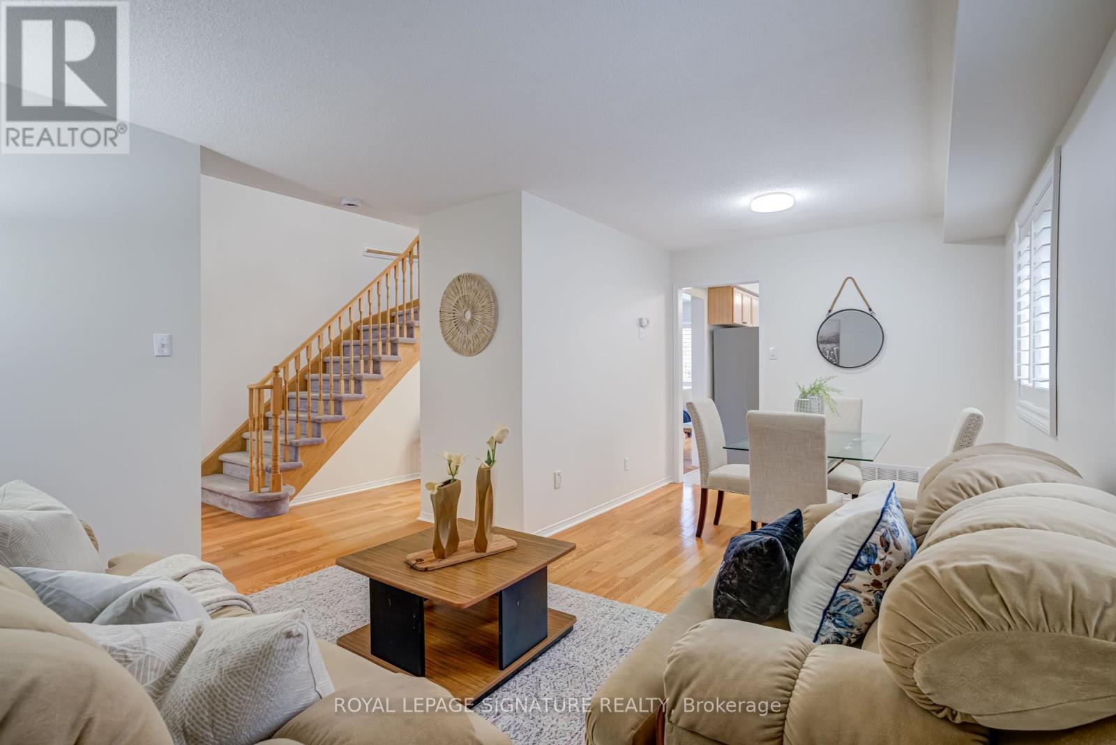 61 Cedarwood Crescent, Brampton, Ontario  L6X 4J9 - Photo 6 - W12287946