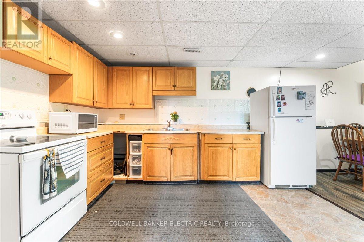 15 Mcintyre Road, Prince Edward County, Ontario  K0K 1A0 - Photo 14 - X12231905