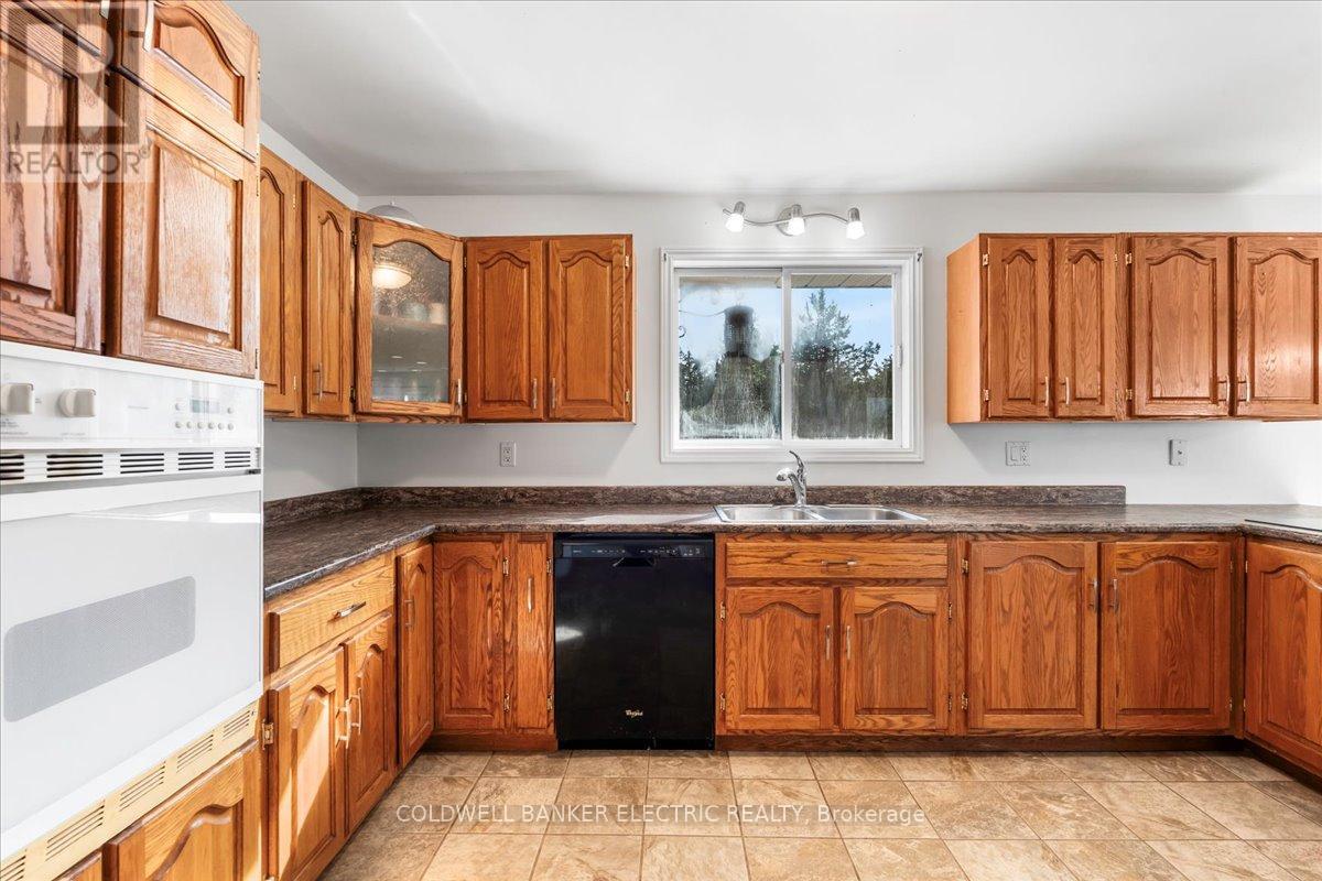 15 Mcintyre Road, Prince Edward County, Ontario  K0K 1A0 - Photo 18 - X12231905