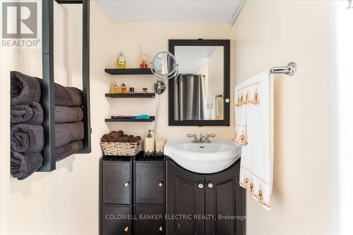 15 Mcintyre Road, Prince Edward County, Ontario  K0K 1A0 - Photo 25 - X12231905