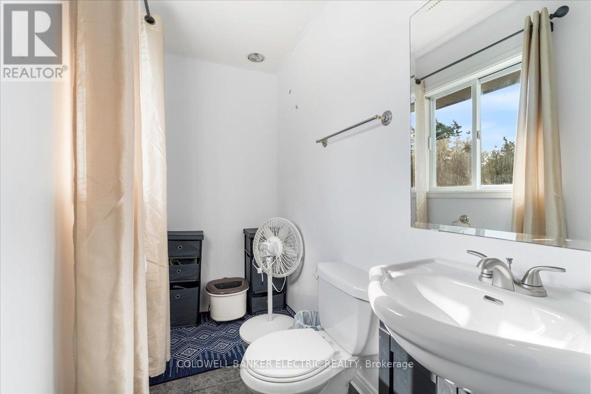 15 Mcintyre Road, Prince Edward County, Ontario  K0K 1A0 - Photo 35 - X12231905