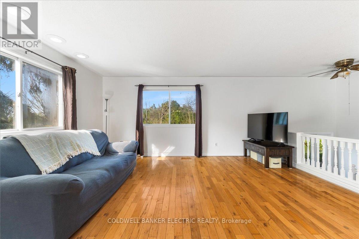 15 Mcintyre Road, Prince Edward County, Ontario  K0K 1A0 - Photo 9 - X12231905