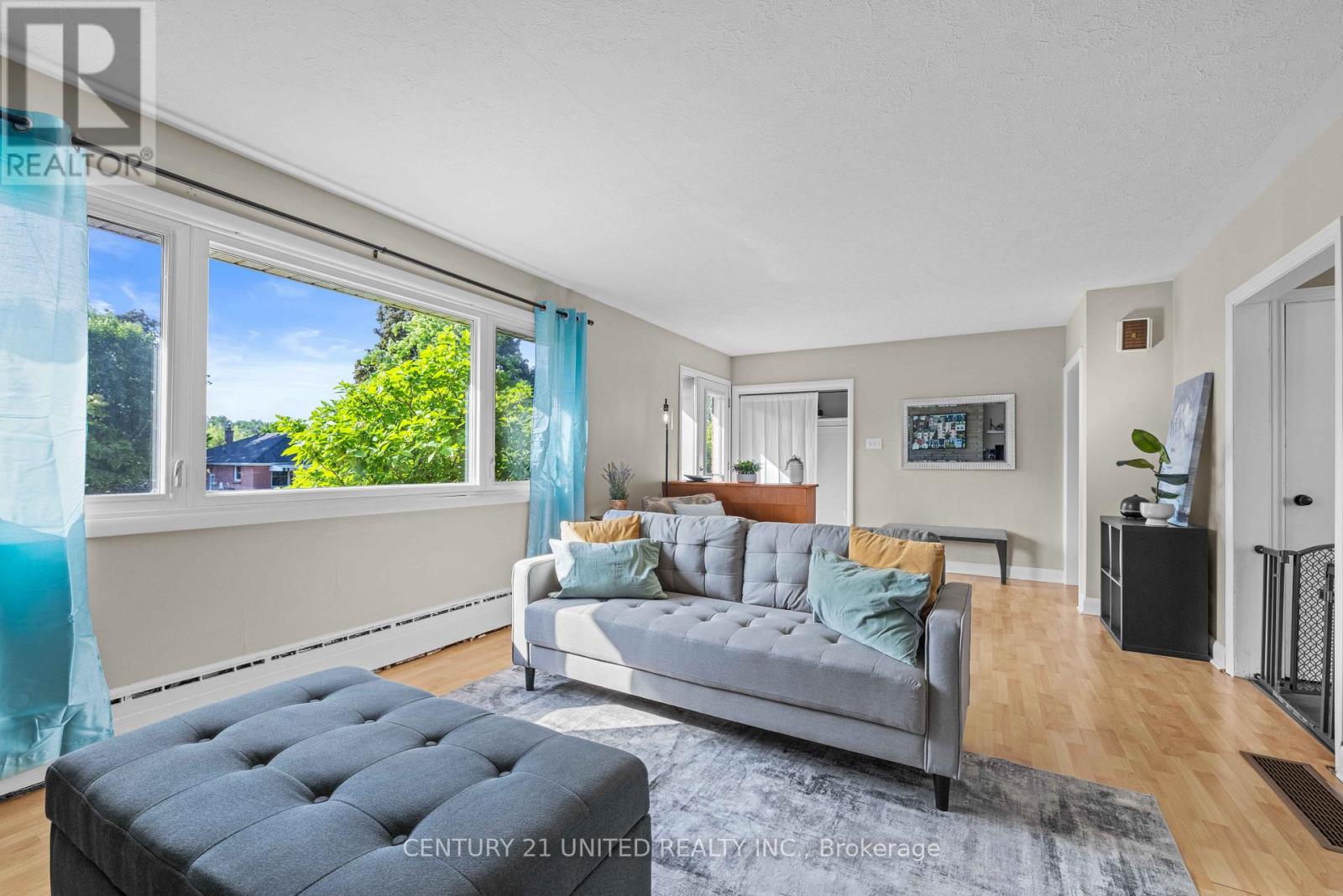 Property at 1056 GLEBEMOUNT CRESCENT image 5