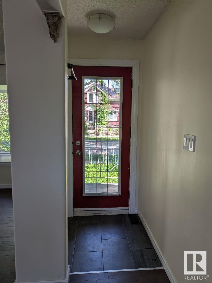 11242 95a St Nw, Edmonton, Alberta  T5G 1N8 - Photo 12 - E4447987