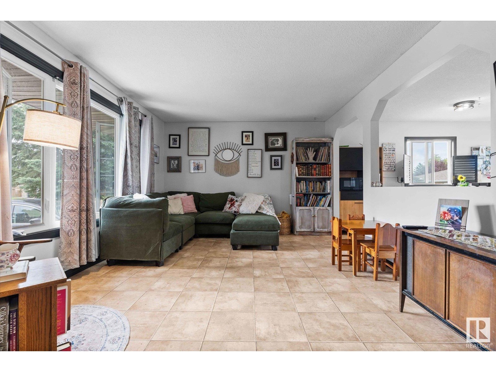 Property at 44 GARDEN VALLEY DR image 4