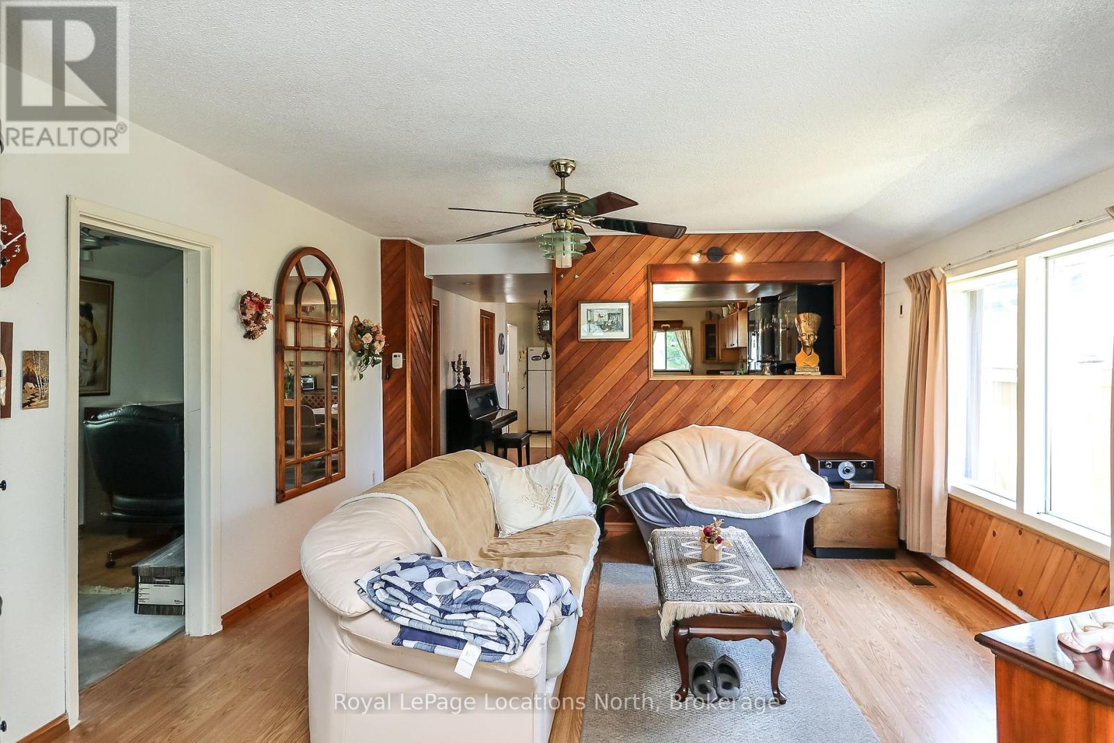 1320 River Road W, Wasaga Beach, Ontario  L9Z 2W6 - Photo 11 - S12288233