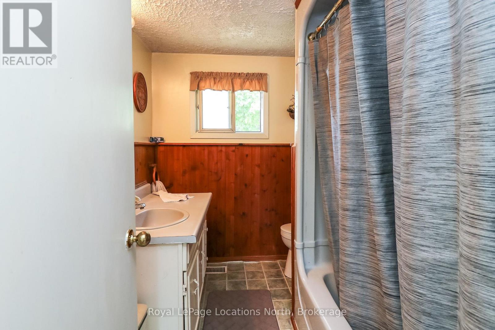 1320 River Road W, Wasaga Beach, Ontario  L9Z 2W6 - Photo 14 - S12288233