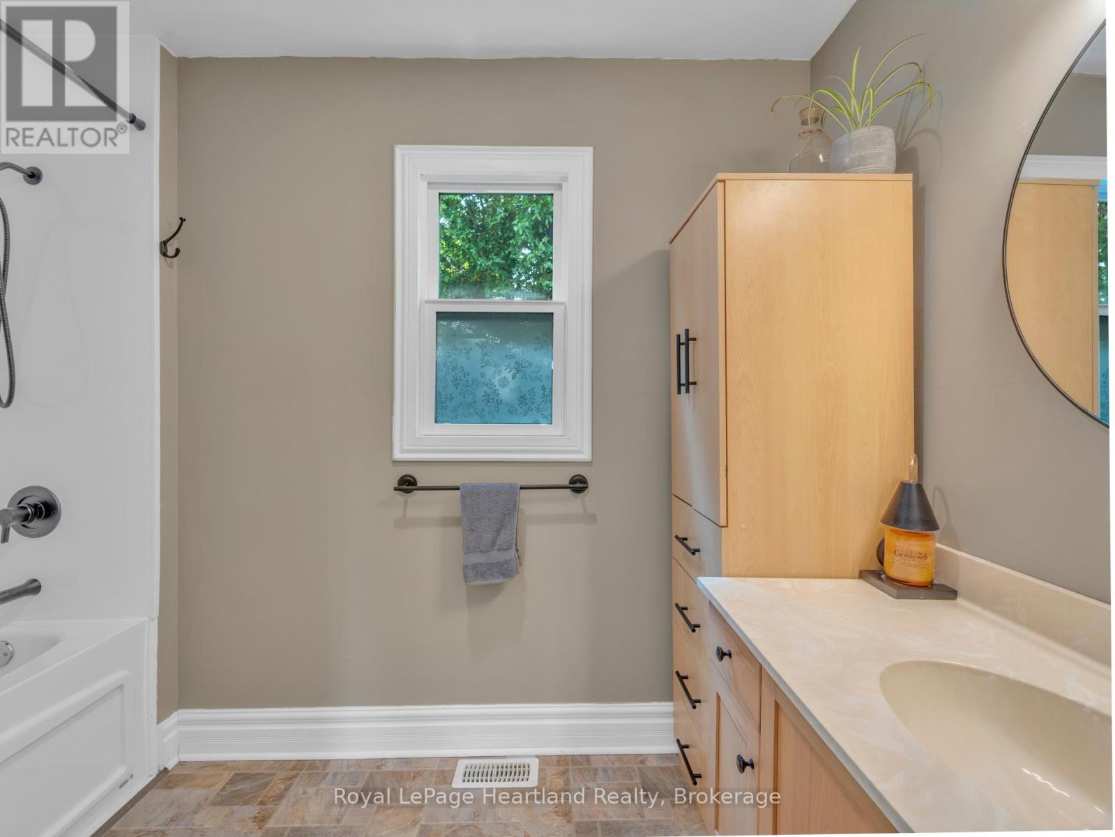 134 Wellington Street, Central Huron, Ontario  N0M 1L0 - Photo 26 - X12288222