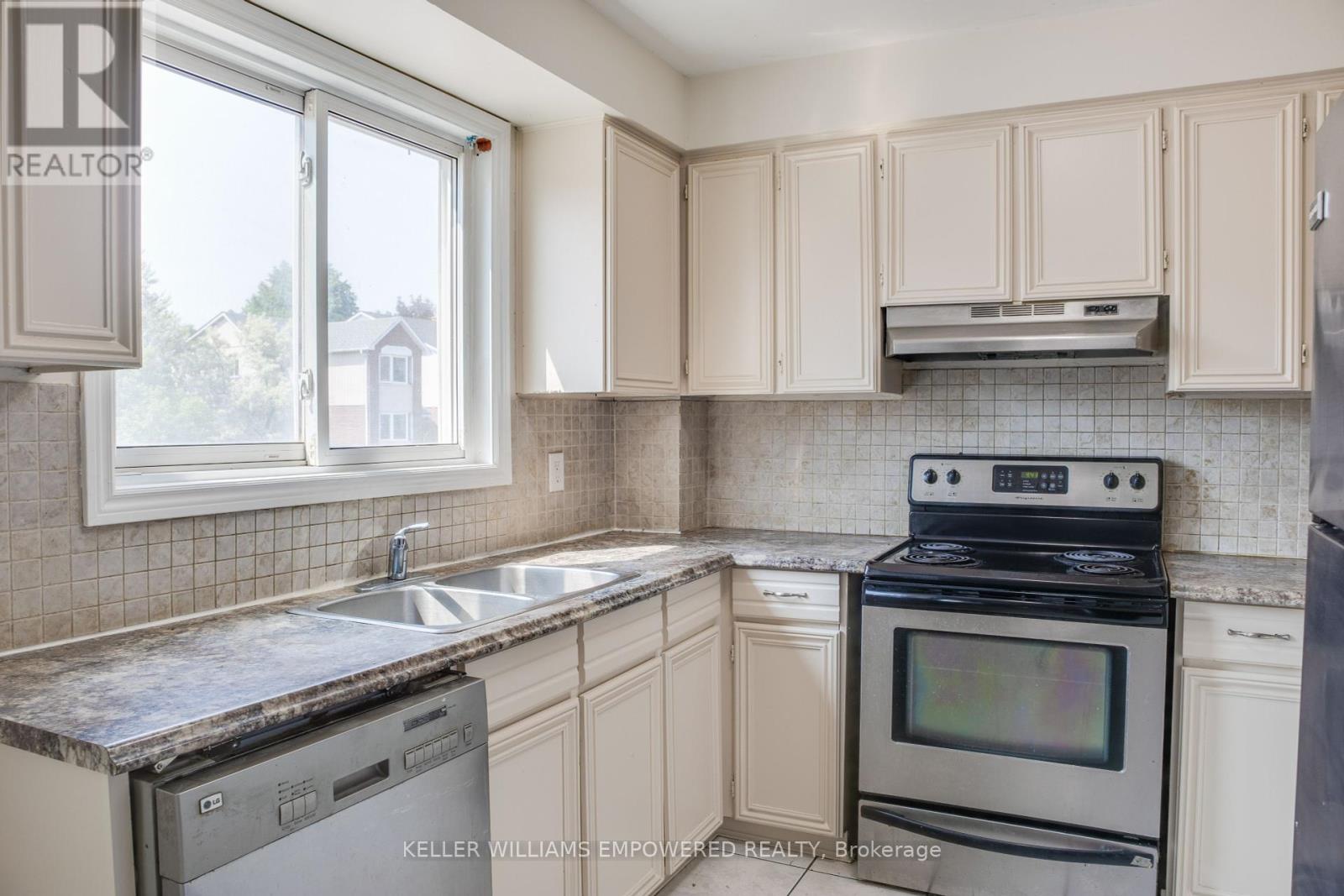 54 Carnival Court, Toronto, Ontario  M2R 3T8 - Photo 12 - C12288053