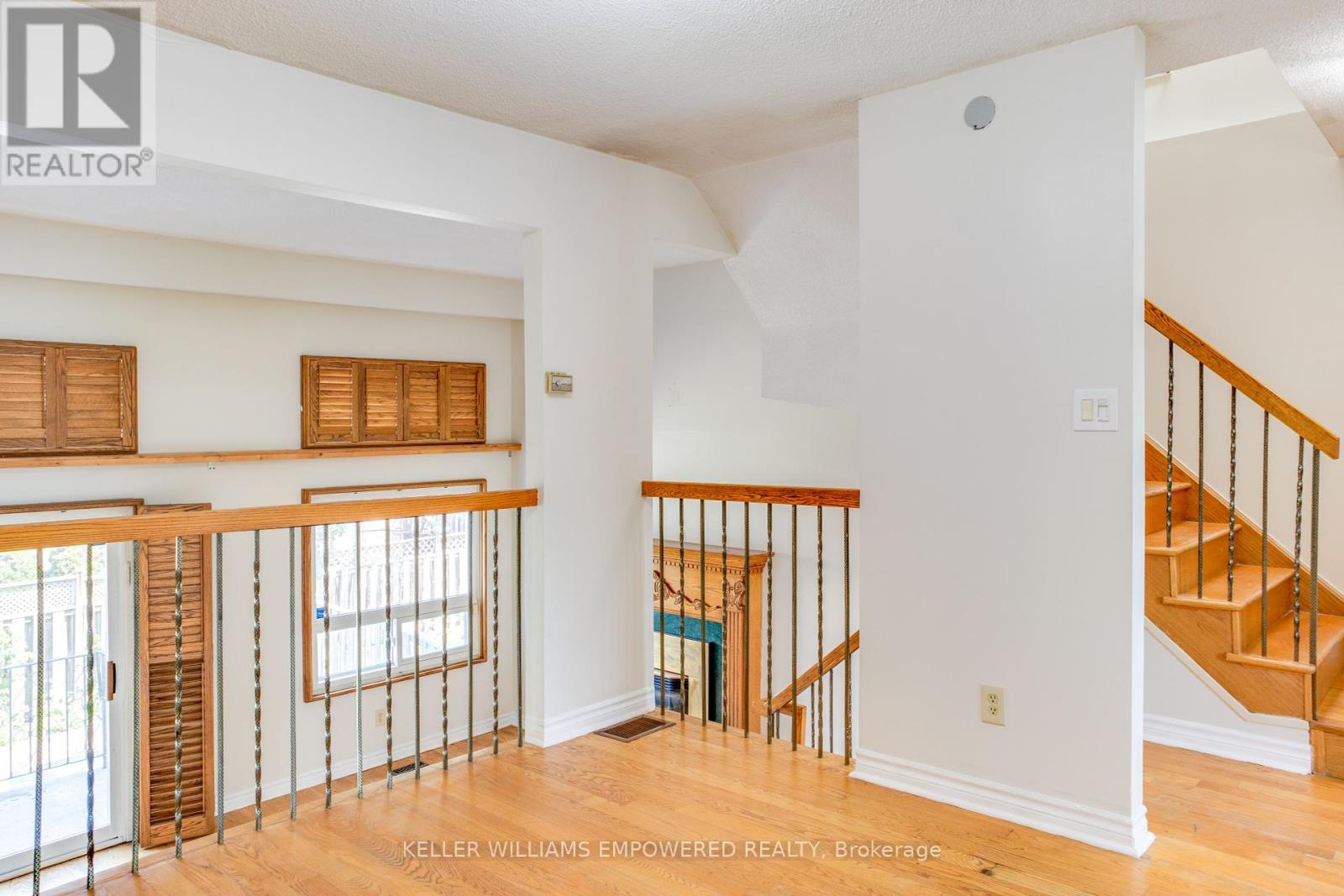 54 Carnival Court, Toronto, Ontario  M2R 3T8 - Photo 9 - C12288053