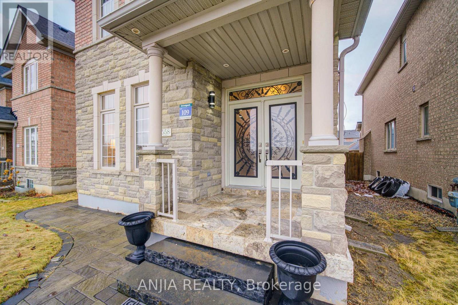 Property at 558 HOOVER PARK DRIVE image 3