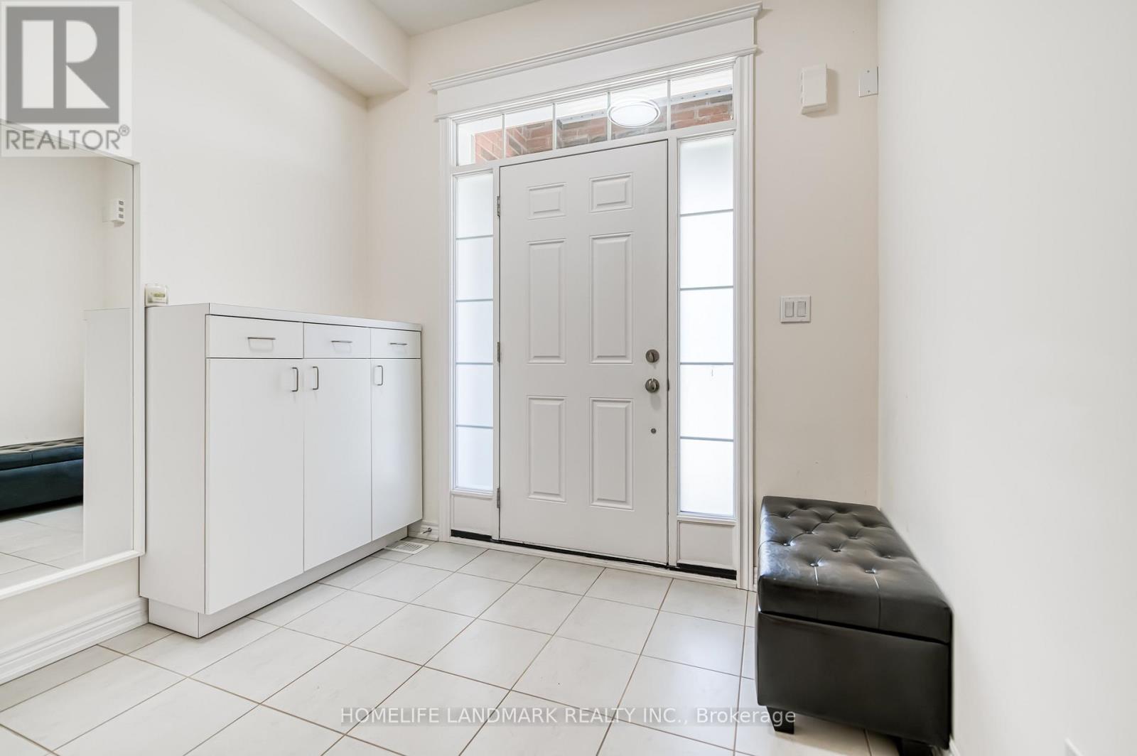 Property at 33 THORNAPPLE LANE image 4