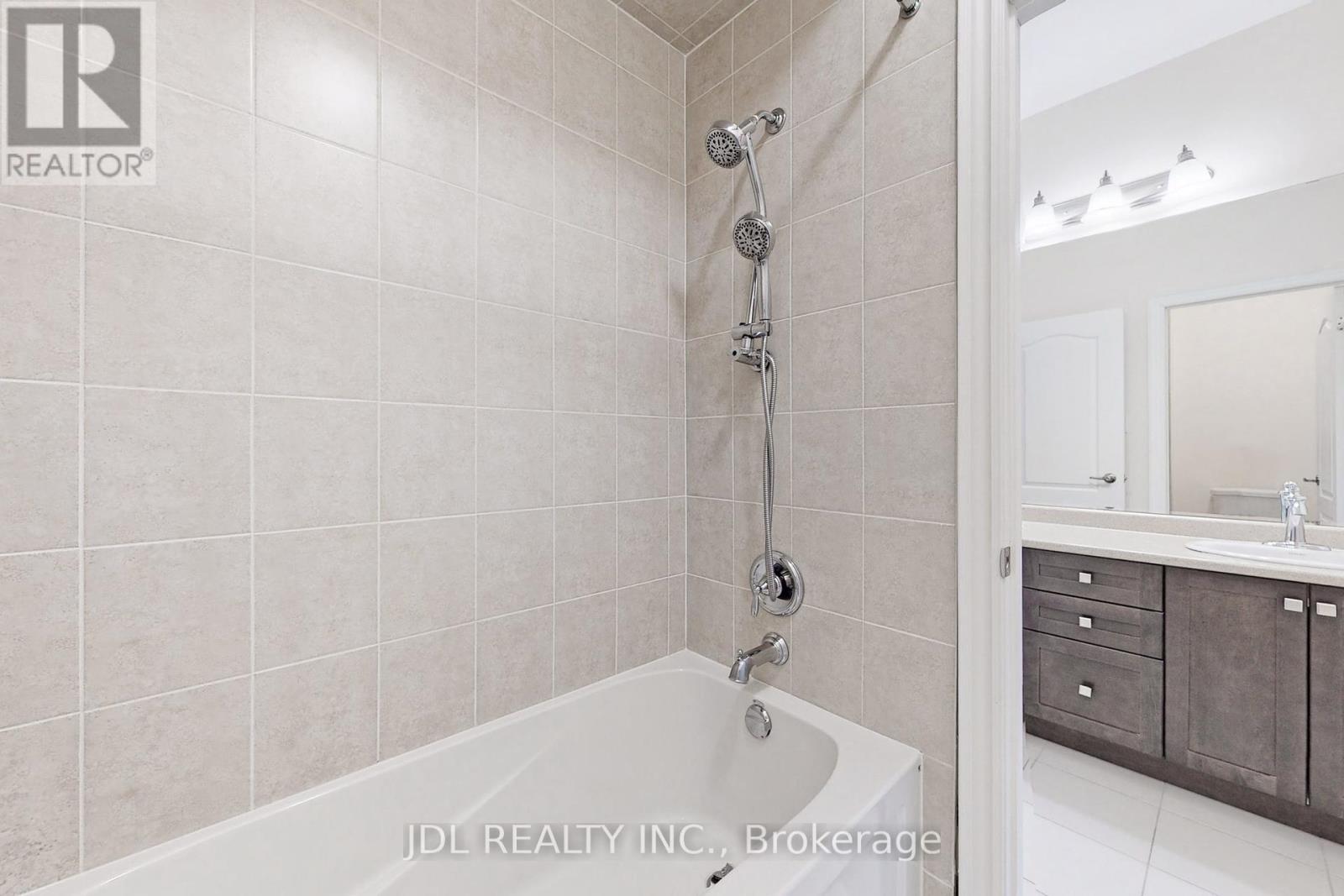 95 Giardina Crescent, Richmond Hill, Ontario  L4B 0G2 - Photo 31 - N12288179