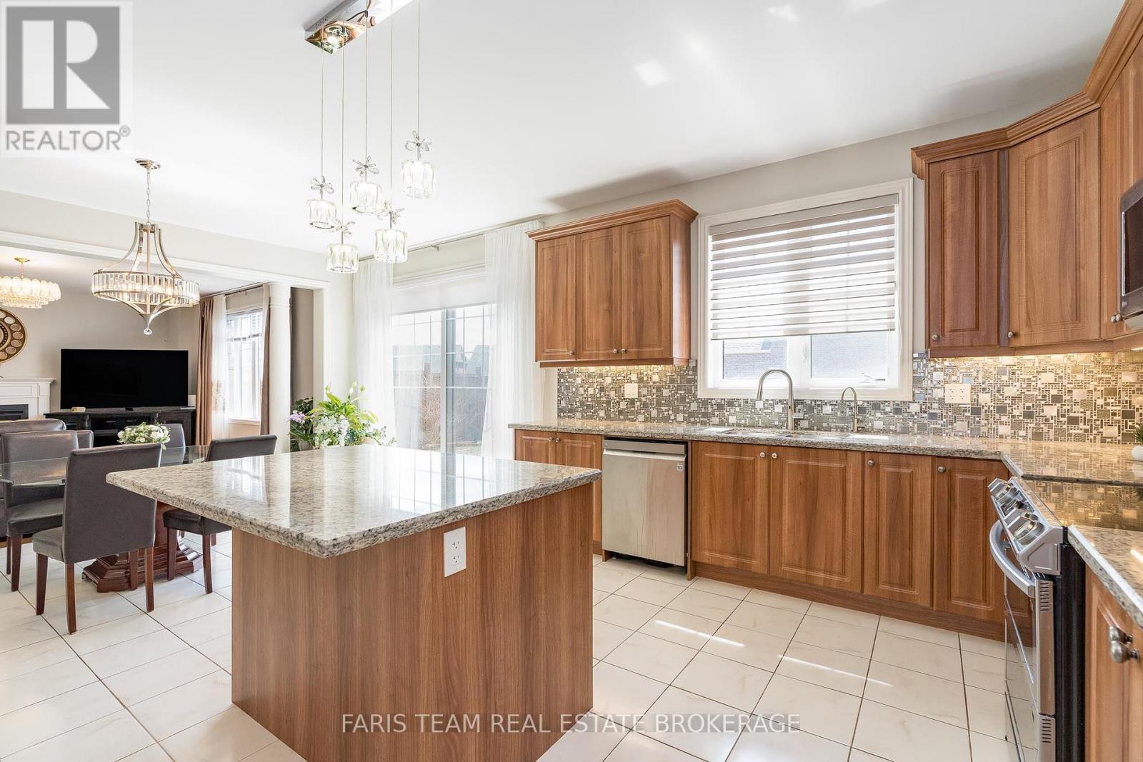 19 Mcisaac Drive, Springwater, Ontario  L9X 2A2 - Photo 8 - S12288110