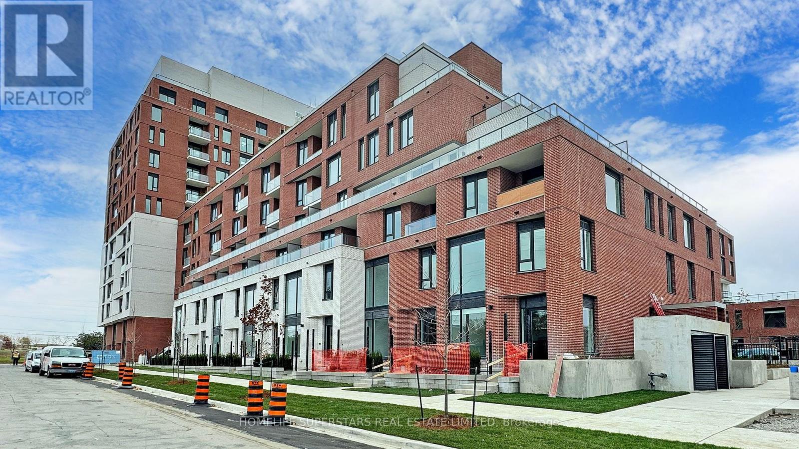 212 - 11 Maryport Avenue, Toronto, Ontario  M3M 0E2 - Photo 2 - W12288173