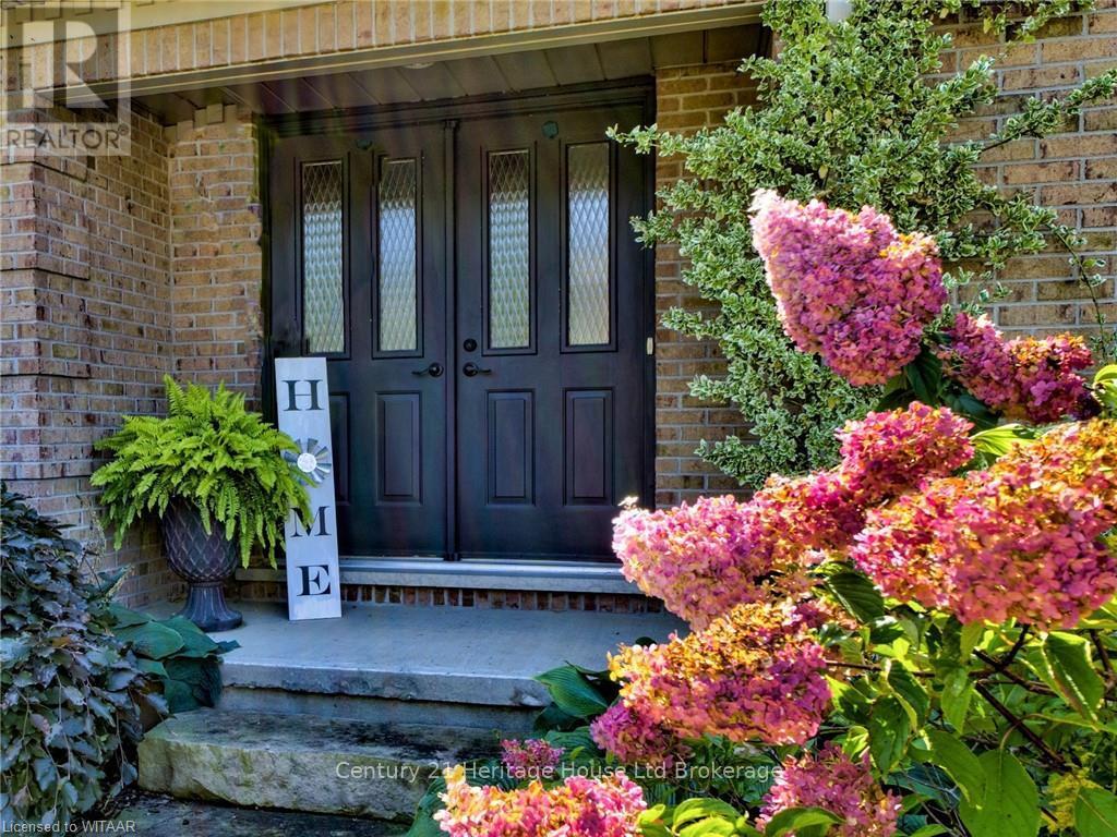 10 Blackfoot Place, Woodstock, Ontario  N4T 1E2 - Photo 2 - X12288303