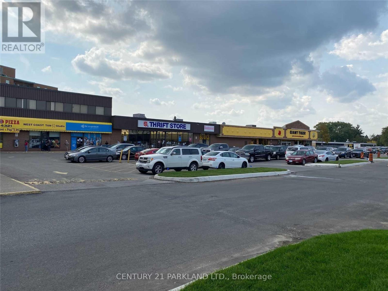 #203 - 350 Scott Street, St. Catharines, Ontario  L2N 6T4 - Photo 2 - X12288055