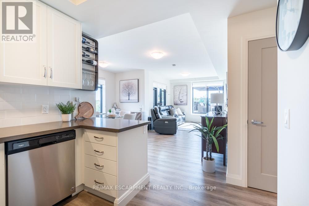 305 - 30 Hamilton Street, Hamilton (Waterdown), Ontario  L8B 1V8 - Photo 11 - X12288067