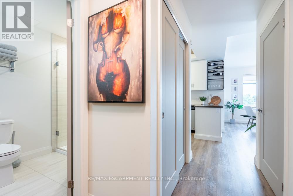 305 - 30 Hamilton Street, Hamilton (Waterdown), Ontario  L8B 1V8 - Photo 7 - X12288067