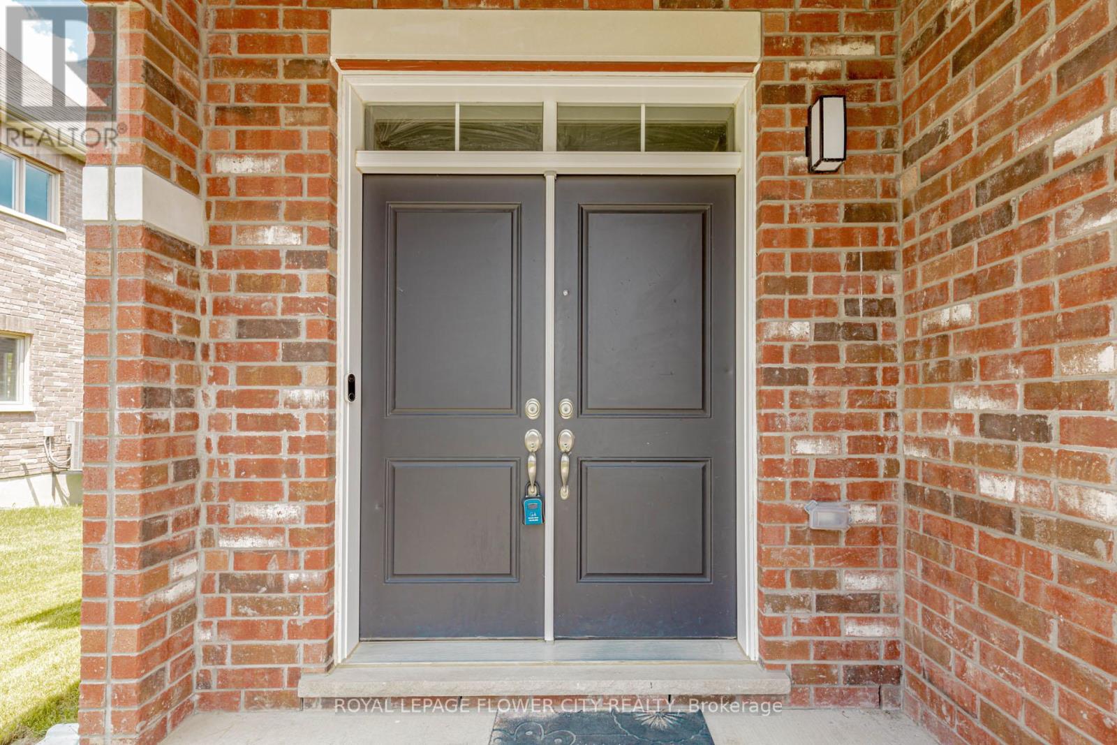 Property at 413 ADELAIDE STREET image 3