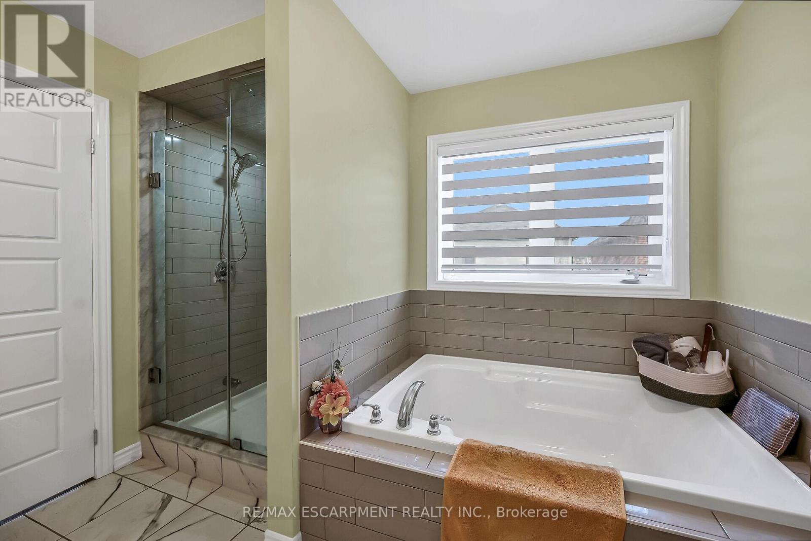 67 Malcolm Crescent, Haldimand, Ontario  N3W 0E9 - Photo 40 - X12288134