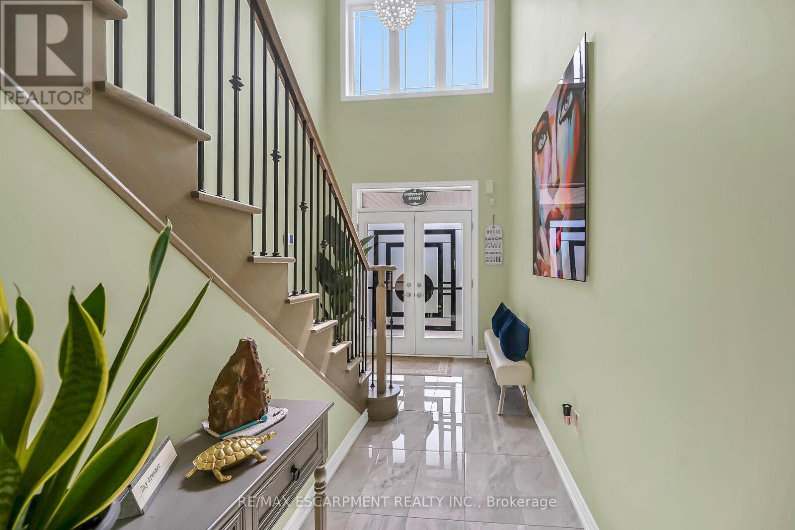 67 Malcolm Crescent, Haldimand, Ontario  N3W 0E9 - Photo 6 - X12288134