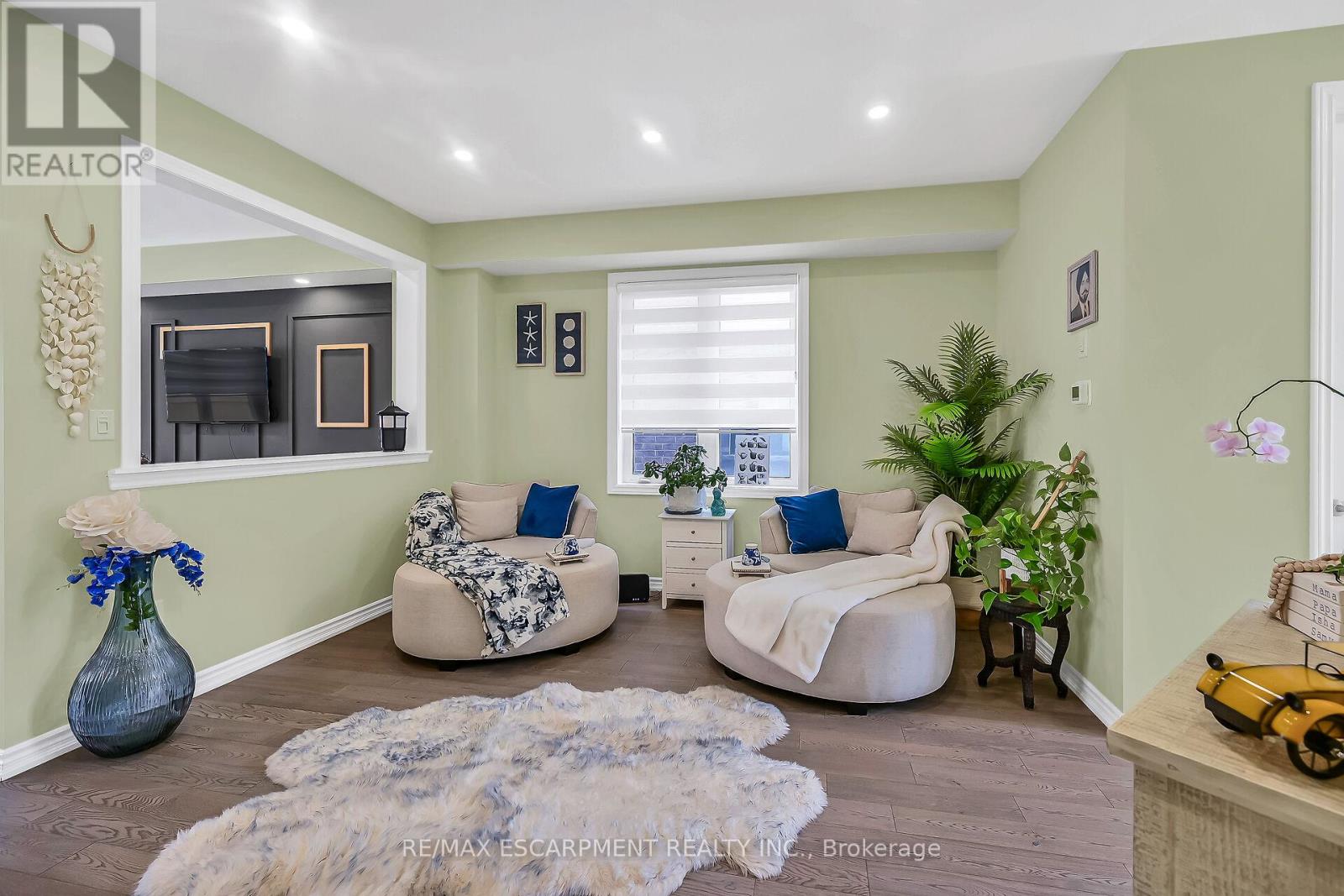 67 Malcolm Crescent, Haldimand, Ontario  N3W 0E9 - Photo 8 - X12288134