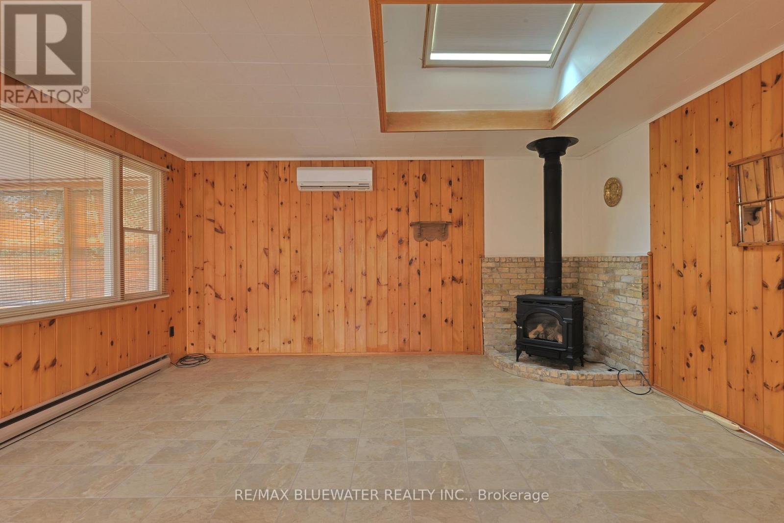 48 Hill Street, Lambton Shores, Ontario  N0M 1T0 - Photo 12 - X12288398