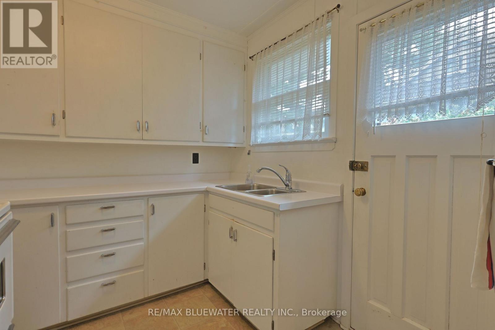 48 Hill Street, Lambton Shores, Ontario  N0M 1T0 - Photo 17 - X12288398