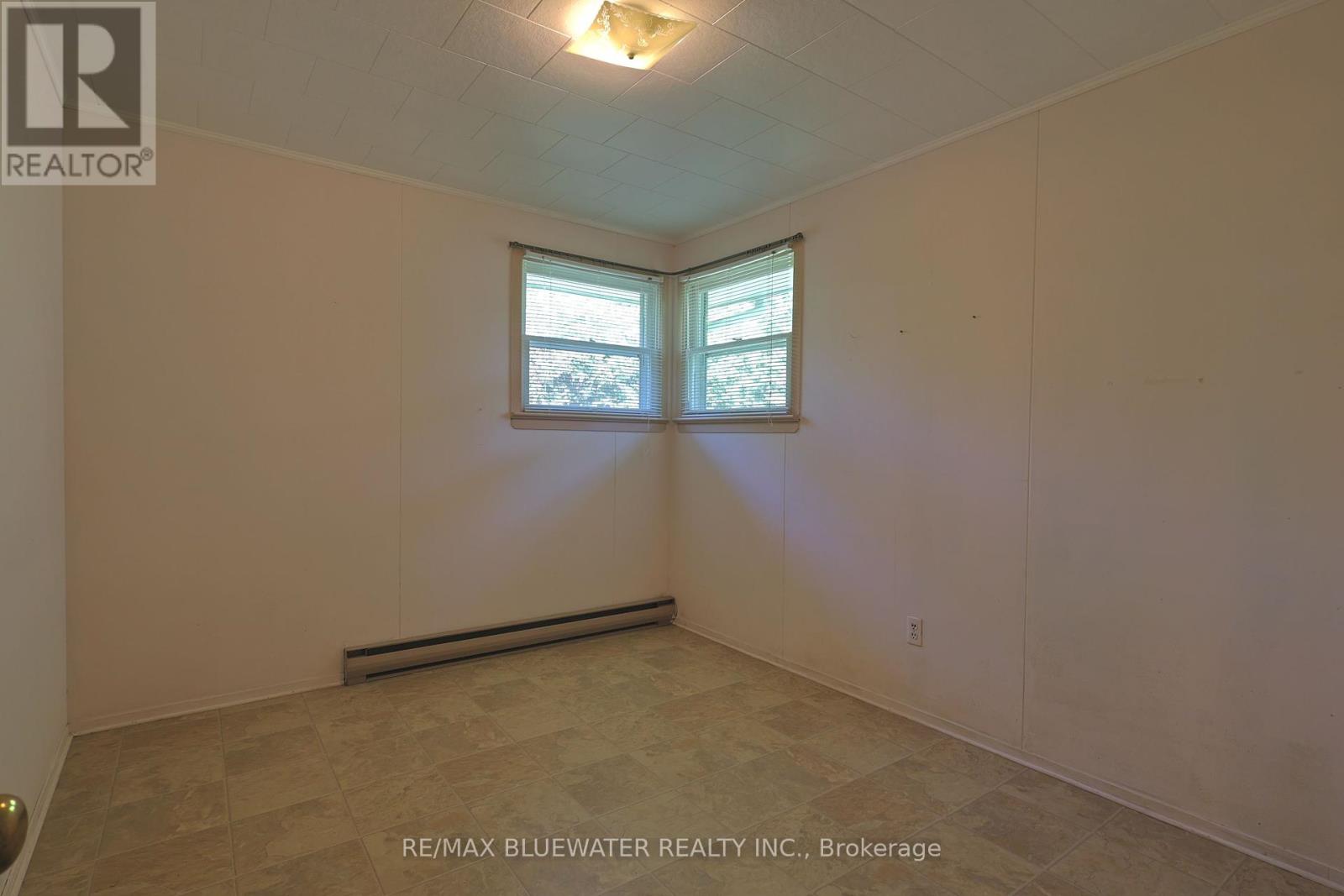 48 Hill Street, Lambton Shores, Ontario  N0M 1T0 - Photo 22 - X12288398