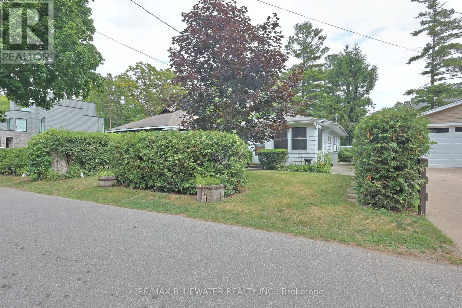48 Hill Street, Lambton Shores, Ontario  N0M 1T0 - Photo 27 - X12288398