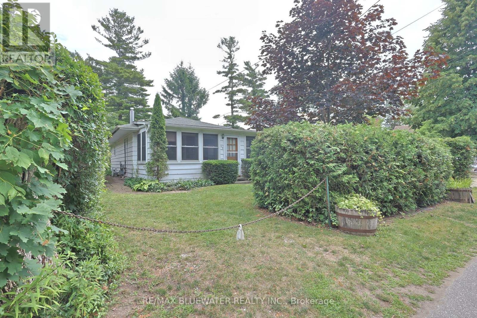 48 Hill Street, Lambton Shores, Ontario  N0M 1T0 - Photo 4 - X12288398