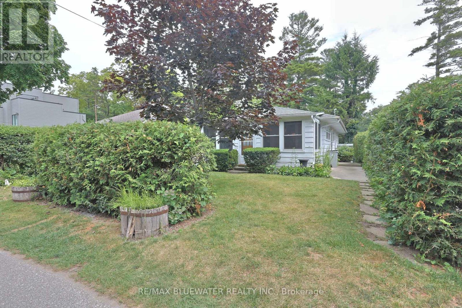 48 Hill Street, Lambton Shores, Ontario  N0M 1T0 - Photo 5 - X12288398