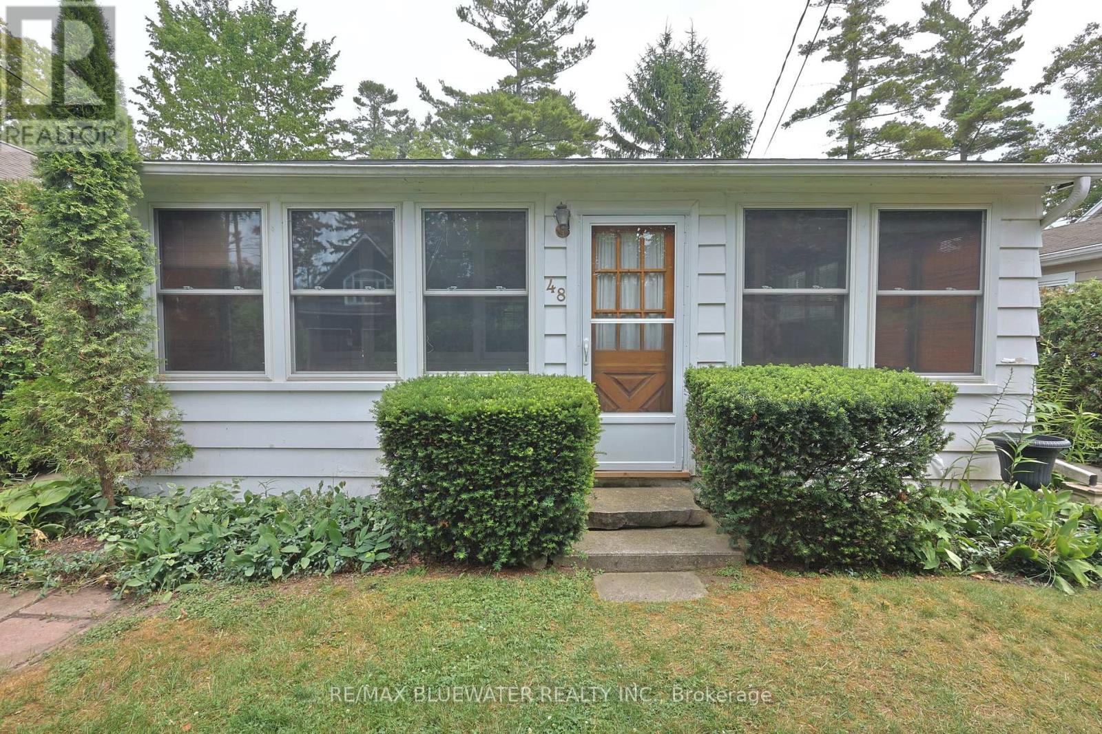 48 Hill Street, Lambton Shores, Ontario  N0M 1T0 - Photo 6 - X12288398