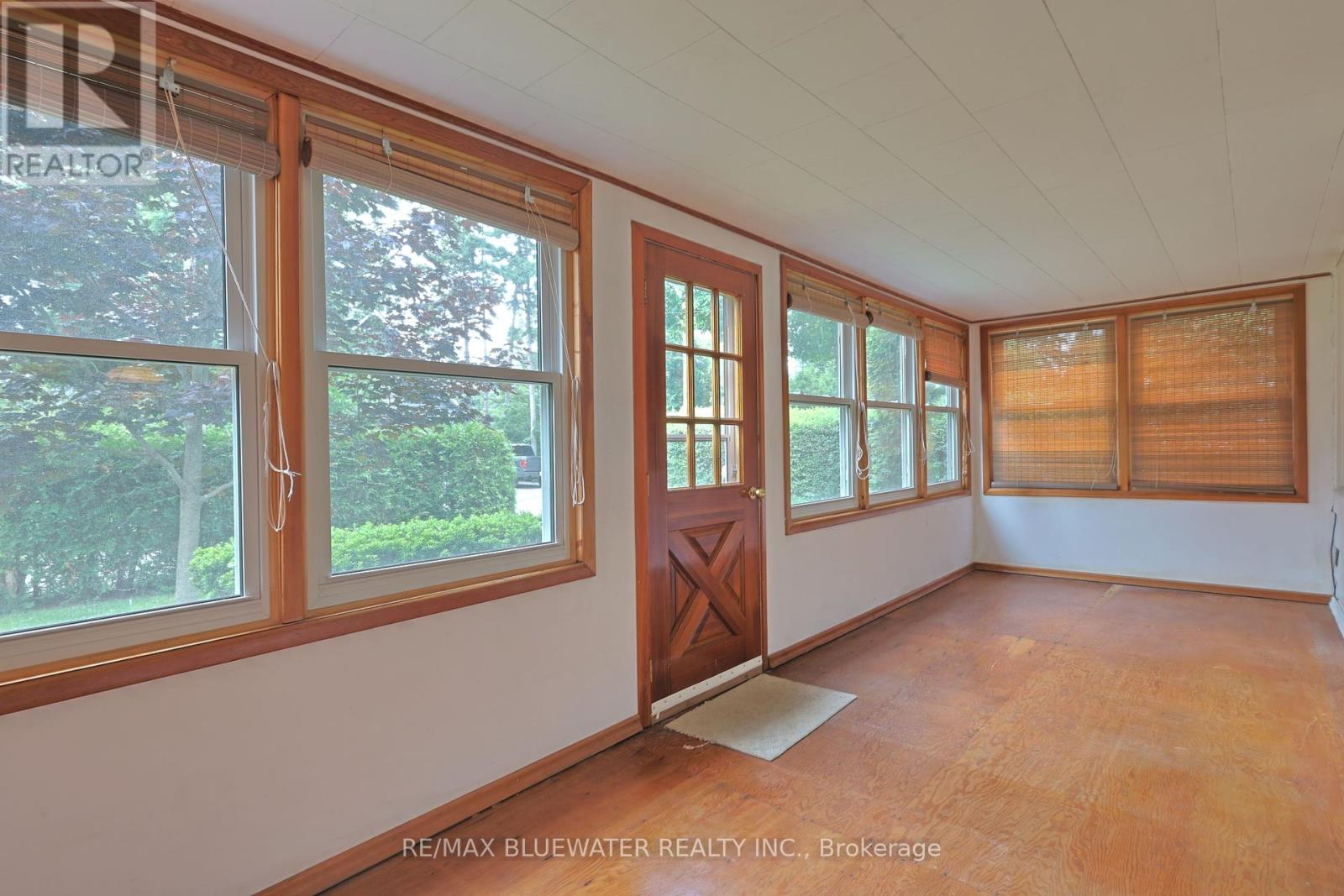 48 Hill Street, Lambton Shores, Ontario  N0M 1T0 - Photo 7 - X12288398