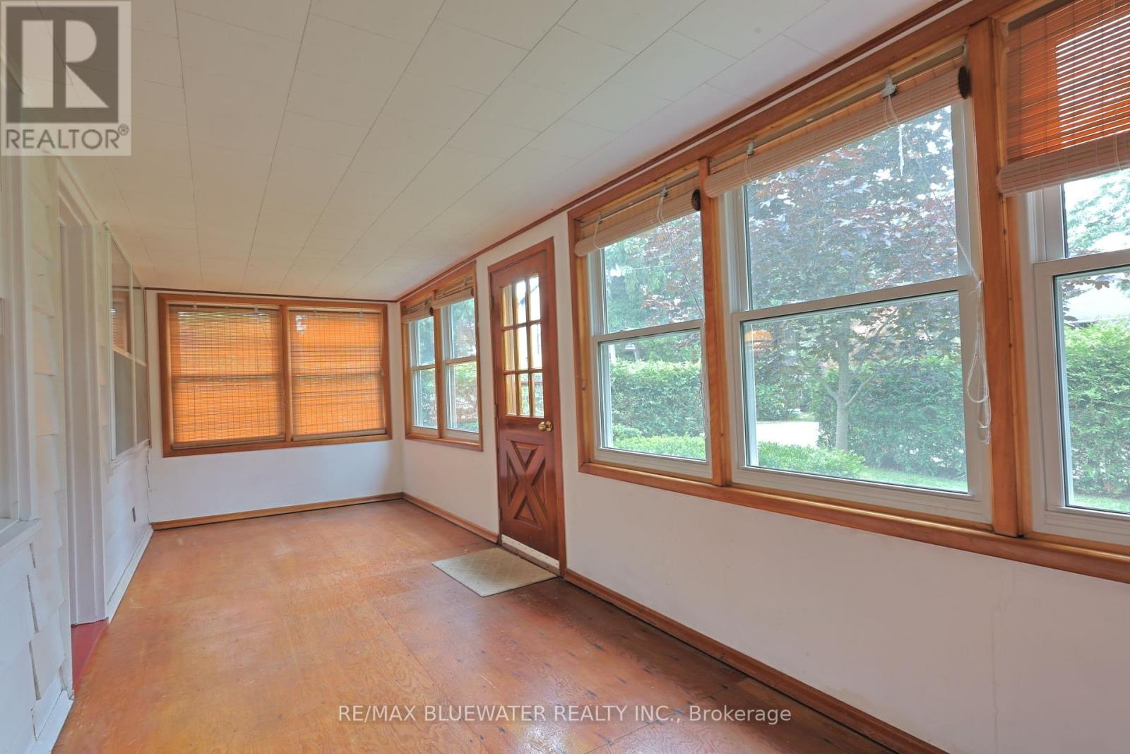 48 Hill Street, Lambton Shores, Ontario  N0M 1T0 - Photo 8 - X12288398