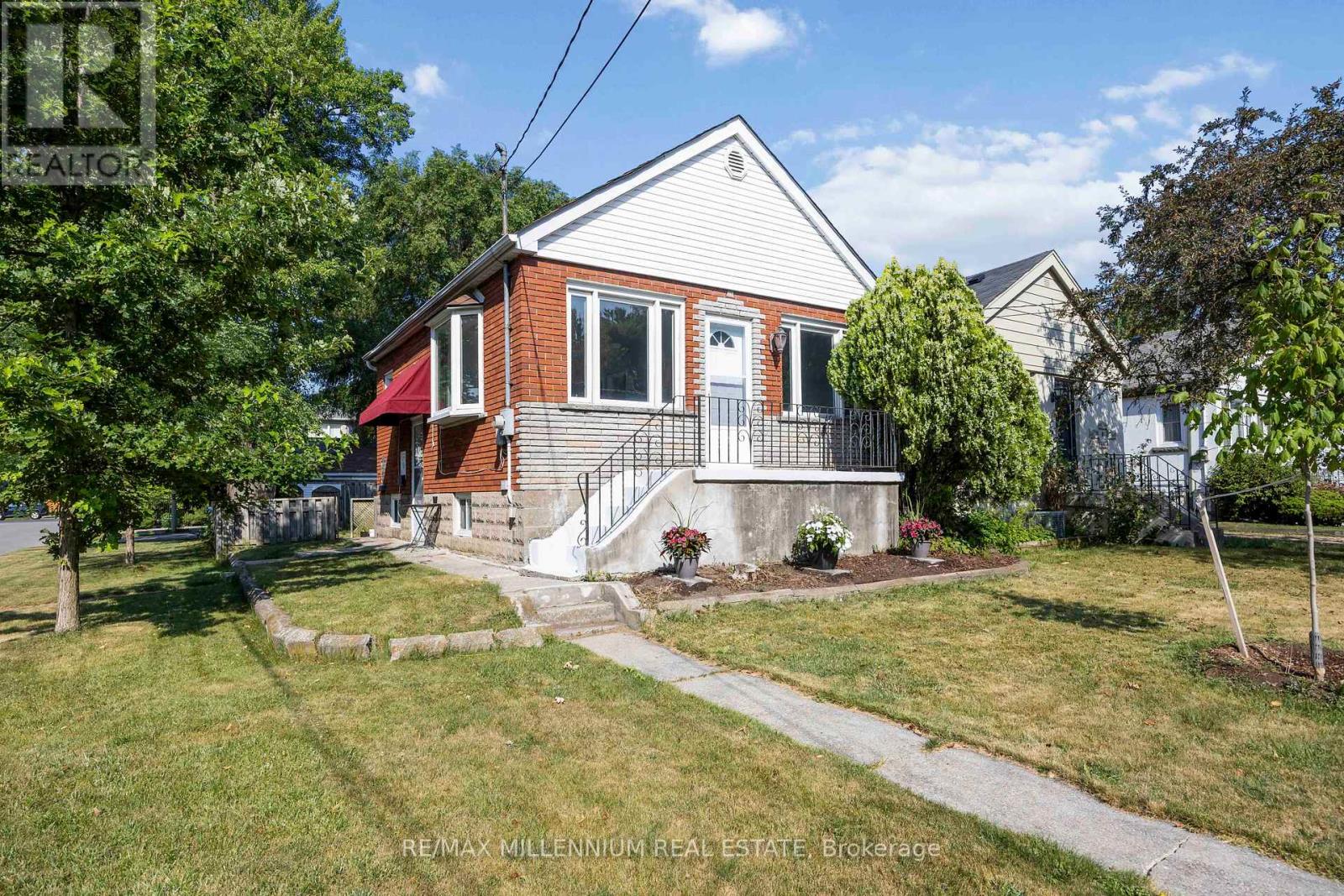 96 Phillip Avenue, Toronto (Birchcliffe-Cliffside), Ontario  M1N 3R4 - Photo 2 - E12288246