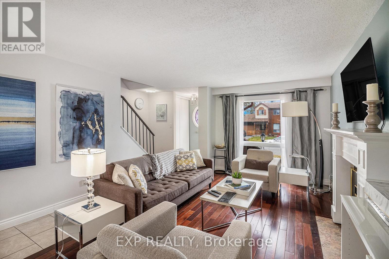 Property at 302 COTE-ROYALE CRESCENT image 5